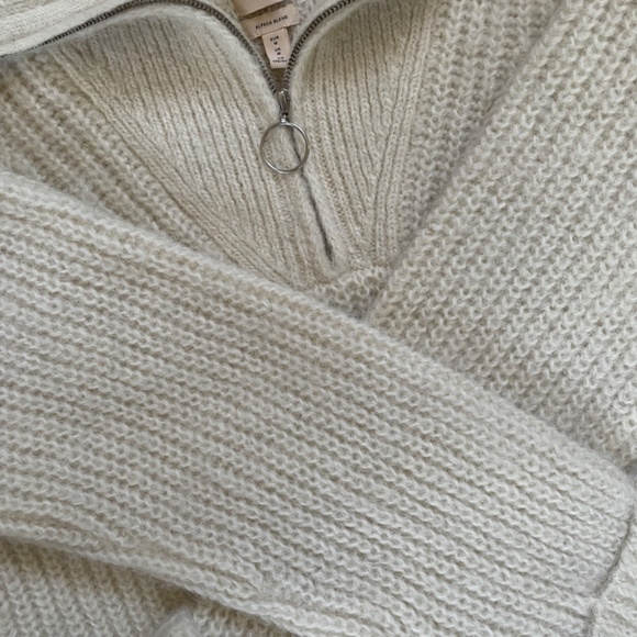 H&M Sweater Alpaca and Wool Blend Size M White Cream Knit - Picture 3 of 7